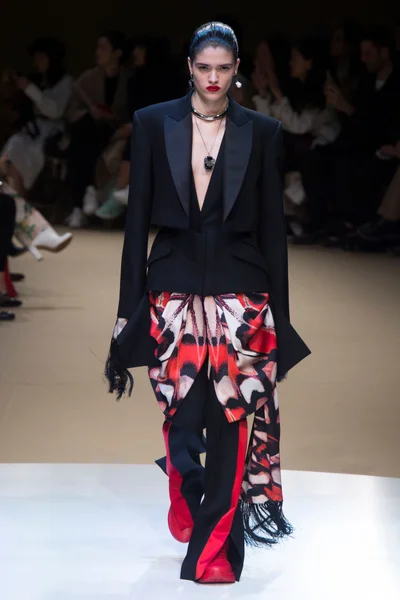 Look 8